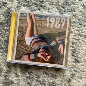 1989 taylor’s version cd - sunrise boulevard yellow sealed